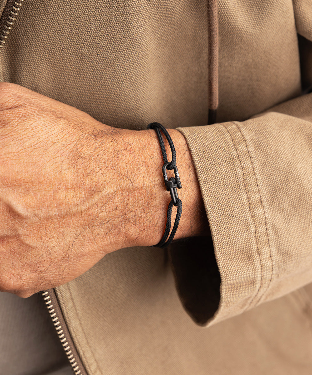 Daunting Dean Black | Black