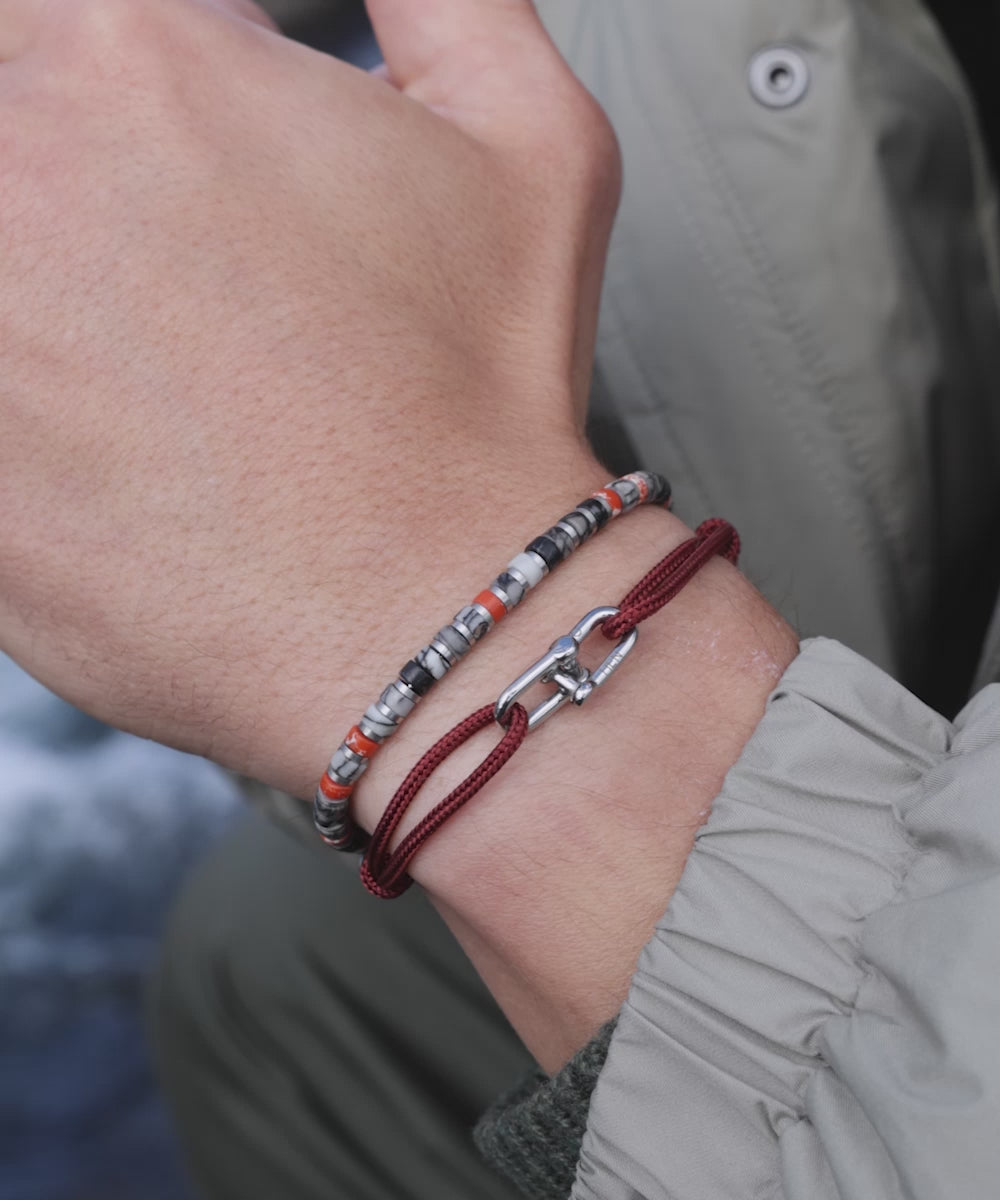 Daunting Dean Velvet Red | Silver